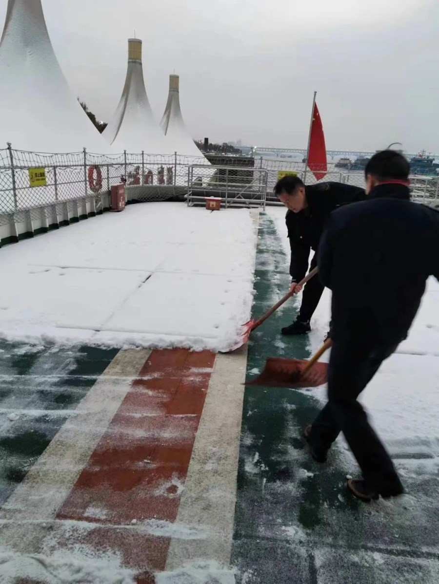 輪渡掃雪.jpg 輪渡掃雪.jpg