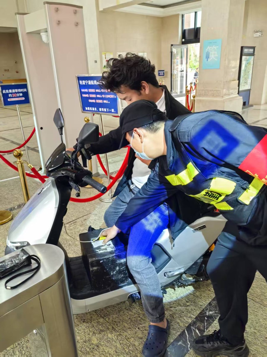 方俊.png 方俊.png