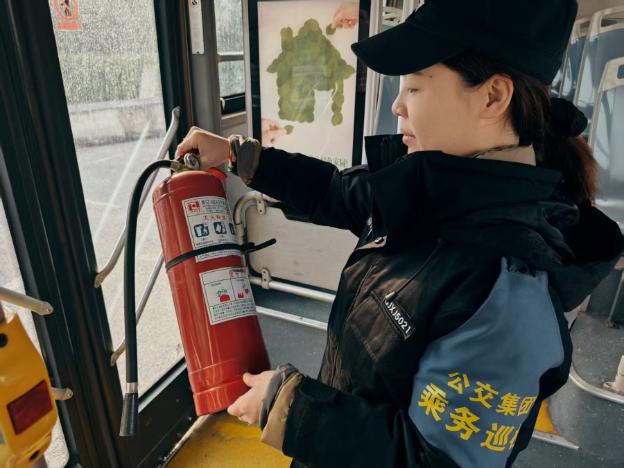 范哲.jpg 范哲.jpg